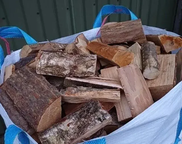 Bois de chauffage-Mix 25 cm – 4 Stère in Big Bags – séché au séchoir (100% sec)